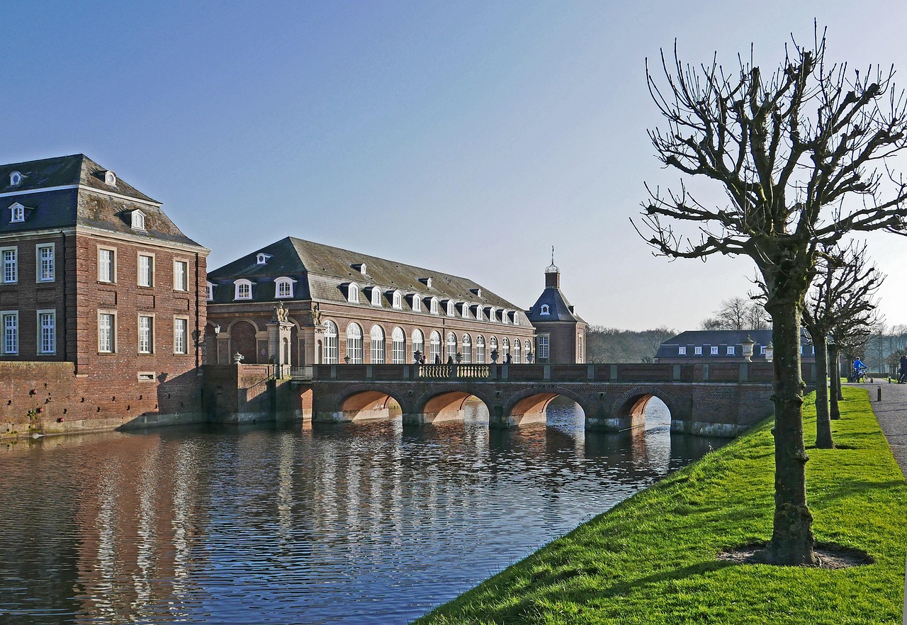 Winter Day On The Water Castle - free online jigsaw puzzle photo
