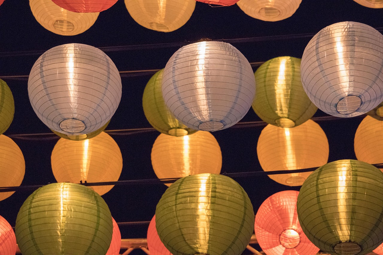 lantern-3210469_1280.jpg