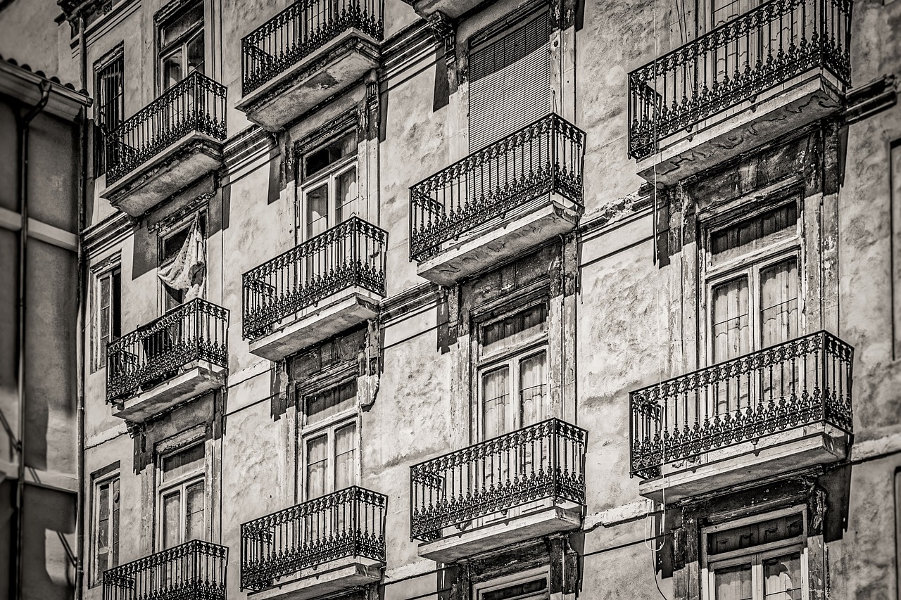 Facade - free online jigsaw puzzle photo