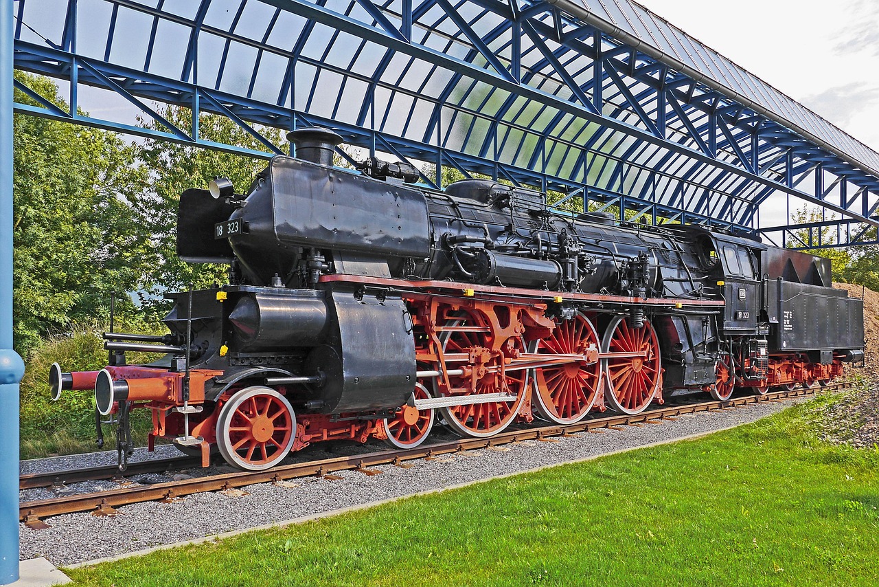 Steam Locomotive - free online jigsaw puzzle photo