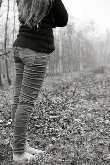Frau, Jeans, Draußen, Stehen, Herbst