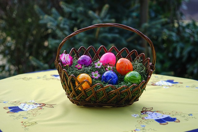 Free Osterkorb Easter Eggs photo and picture