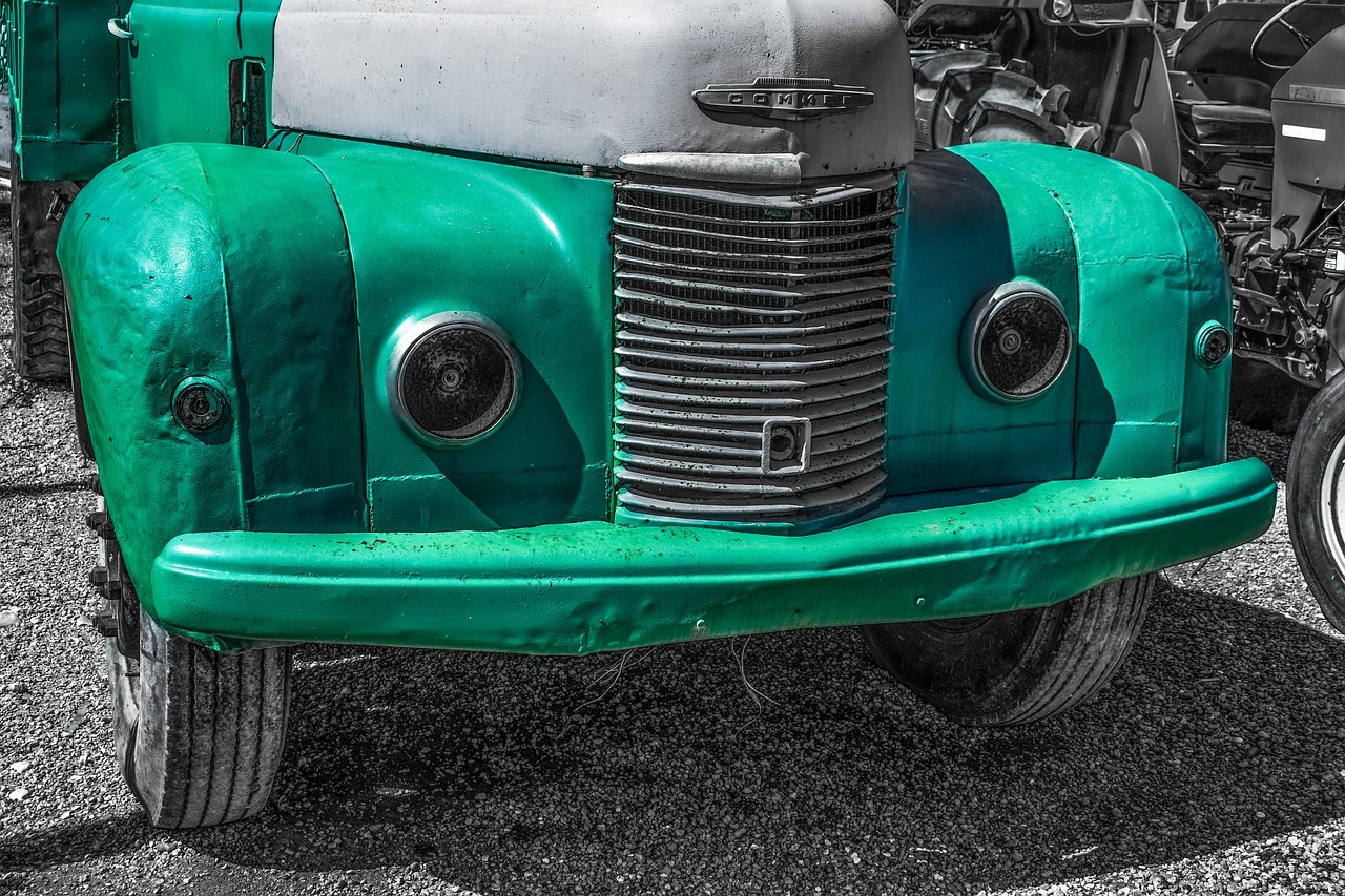 Old Truck - free online jigsaw puzzle photo