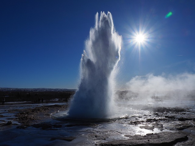 geyser, strokkur, geyser strokkur, water fountain, water, water eruption, outbreak, iceland, blaskogabyggd, nature, geothermal spring source, source, geothermal source, volcanic, eruption, fountain, golden circle, steam, water column, gush, splash, spray, waterdrop, water pearls, geothermal, spring source, water source, high-temperature area, the geothermal area