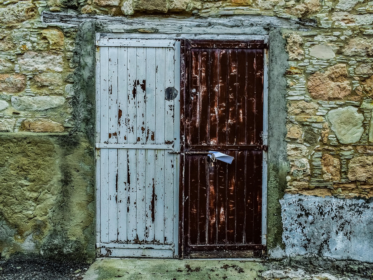 Door - free online jigsaw puzzle photo