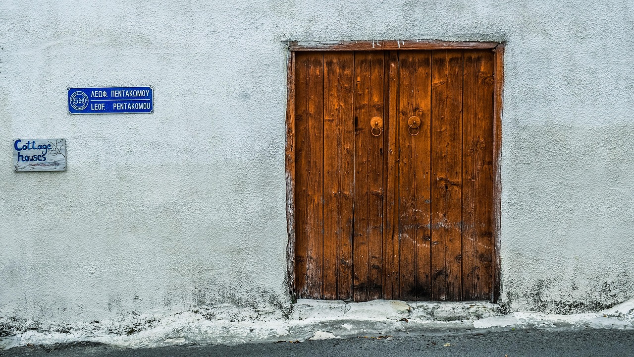 Door - free online jigsaw puzzle photo