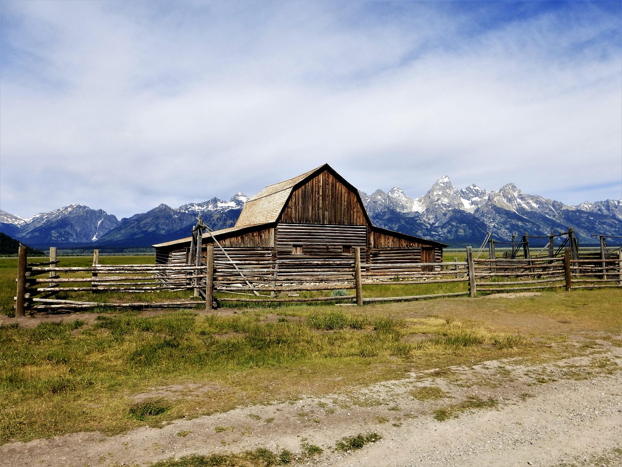 Building - free online jigsaw puzzle photo