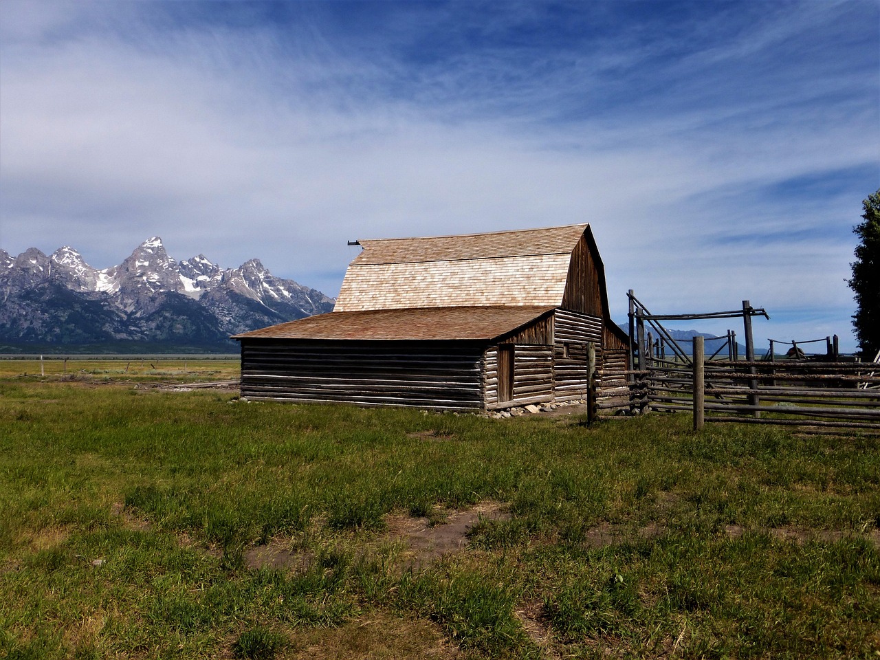 Building - free online jigsaw puzzle photo