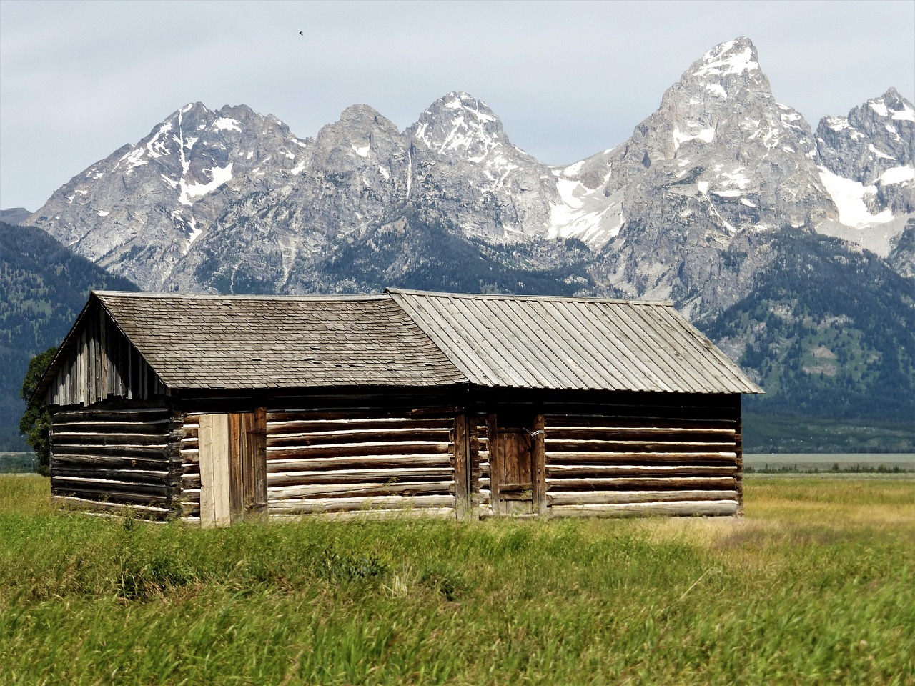 Building - free online jigsaw puzzle photo