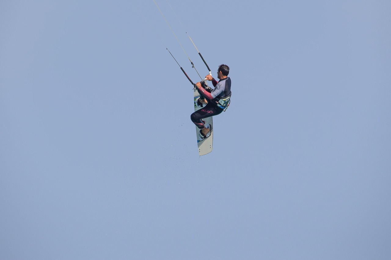 Kitesurfing - free online jigsaw puzzle photo