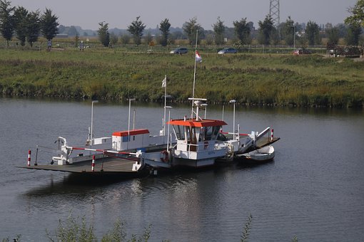 Free Waters Boat photo and picture