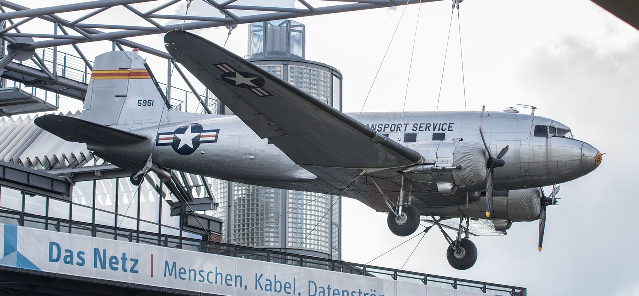 Plane - free online jigsaw puzzle photo