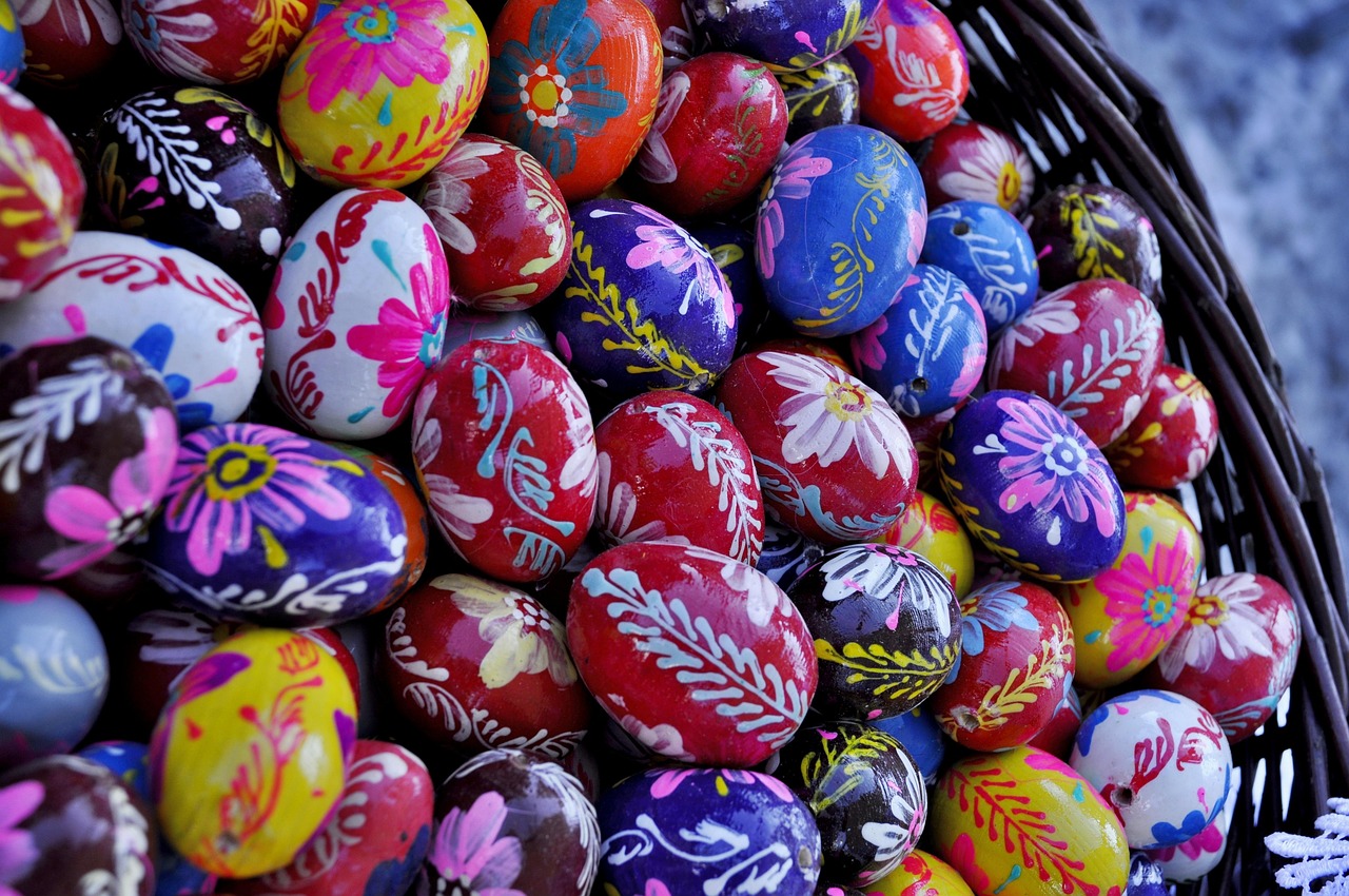 Huevos de Pascua decorados a mano