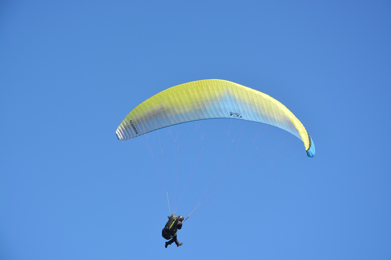 Paragliding - free online jigsaw puzzle photo