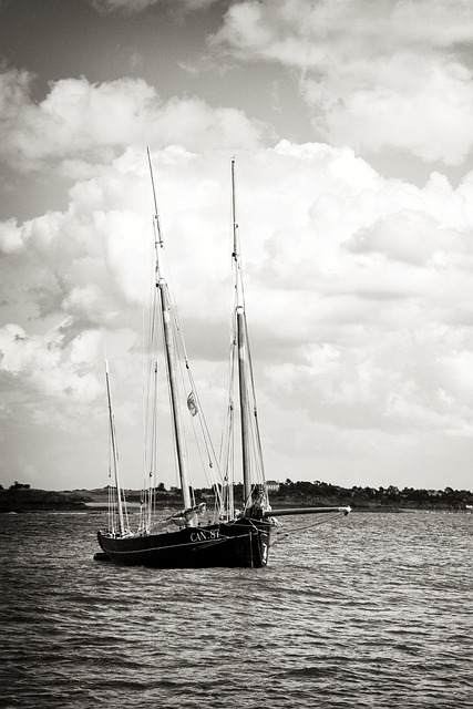 Free Boat Body Of Water photo and picture
