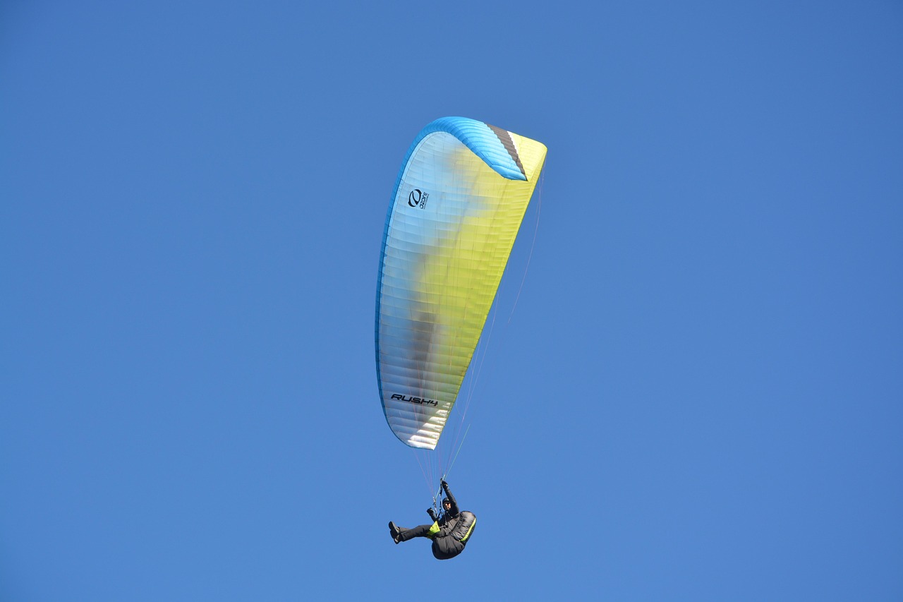 Paragliding - free online jigsaw puzzle photo