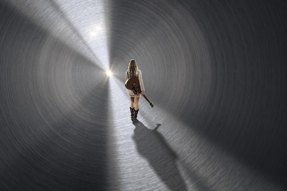 De Mens, Gitaar, Meisje, Tunnel, Licht, Sun
