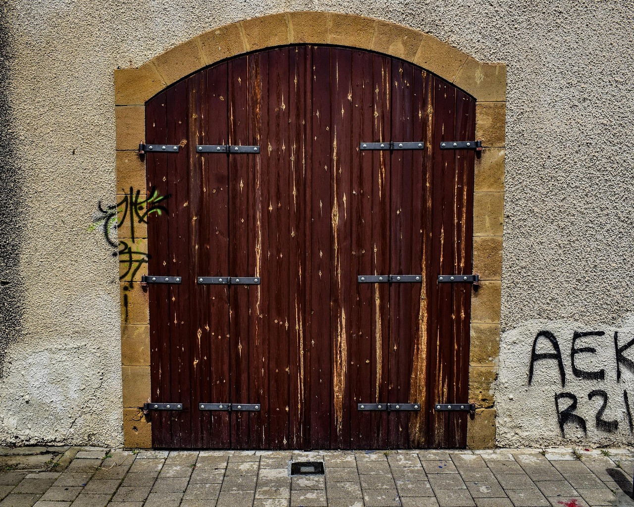 Door - free online jigsaw puzzle photo