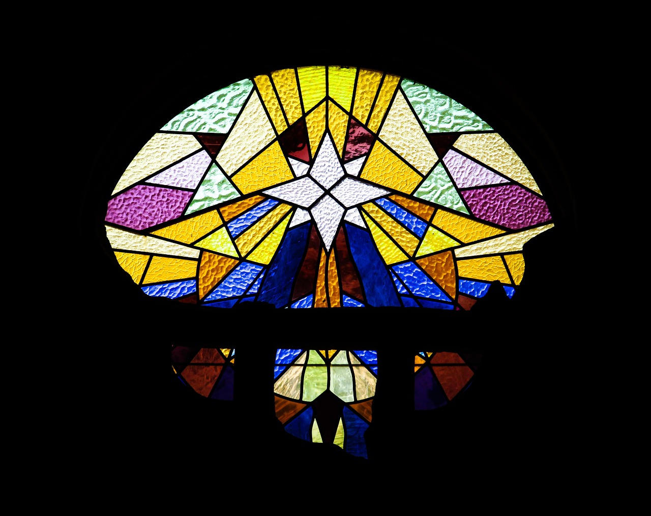 Stained Glass - free online jigsaw puzzle photo