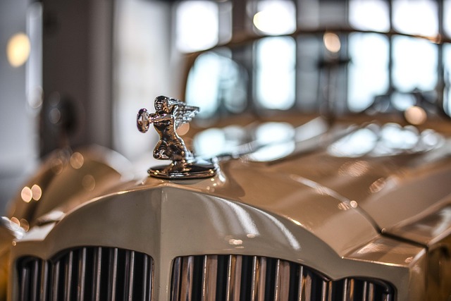 Free Luxury Car Wallpapers photo and picture