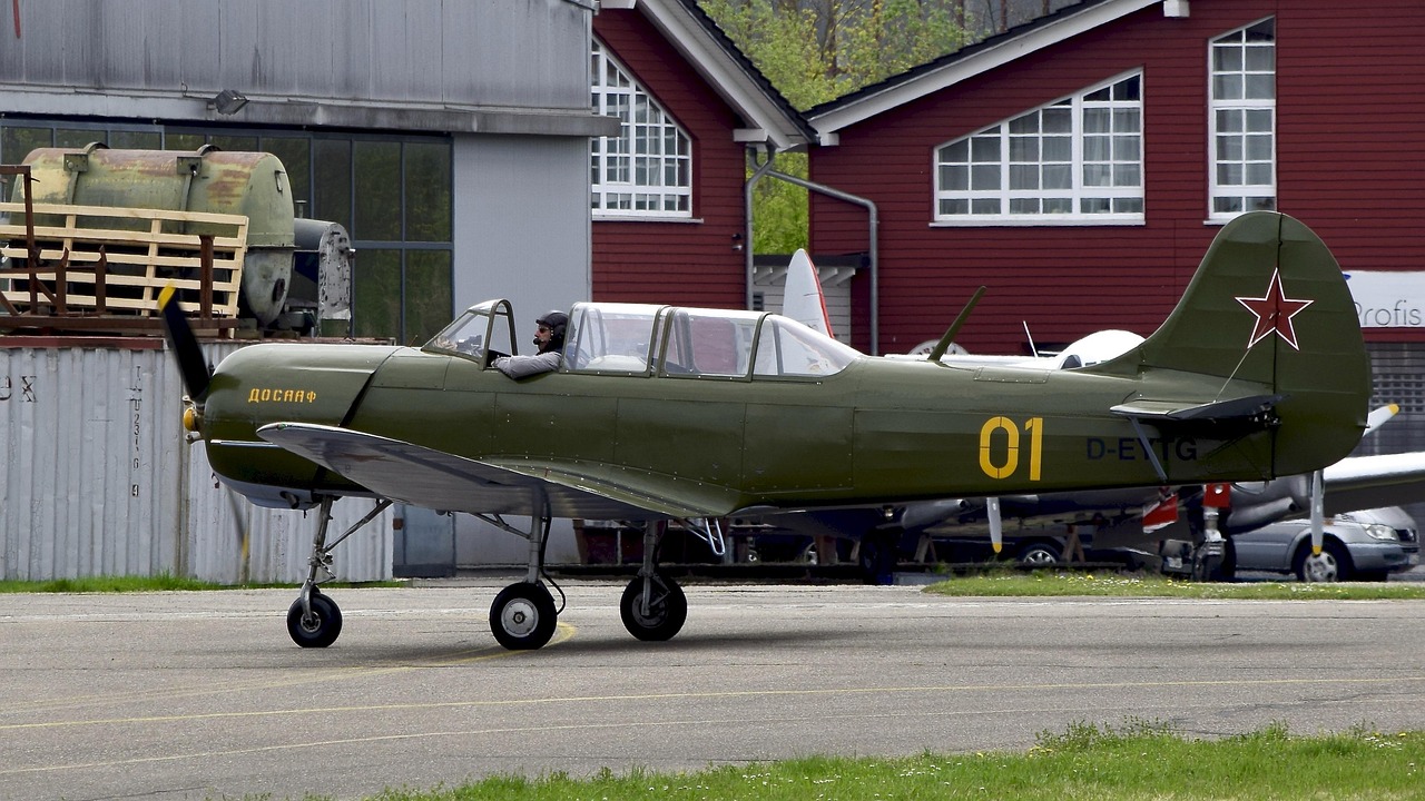 Plane - free online jigsaw puzzle photo