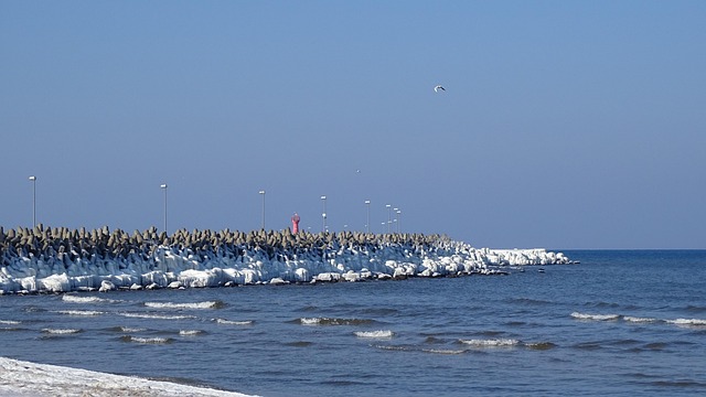 Free Monolithic Part Of The Waters Sea photo and picture