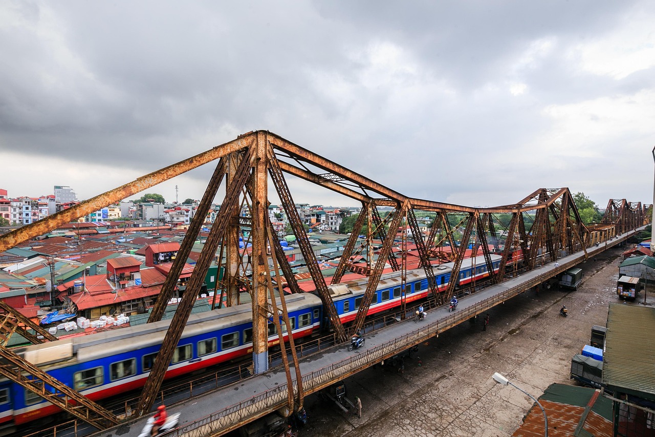 Obraz na płótnie long bien bridge, hanoi, vietnam #3371615 w salonie