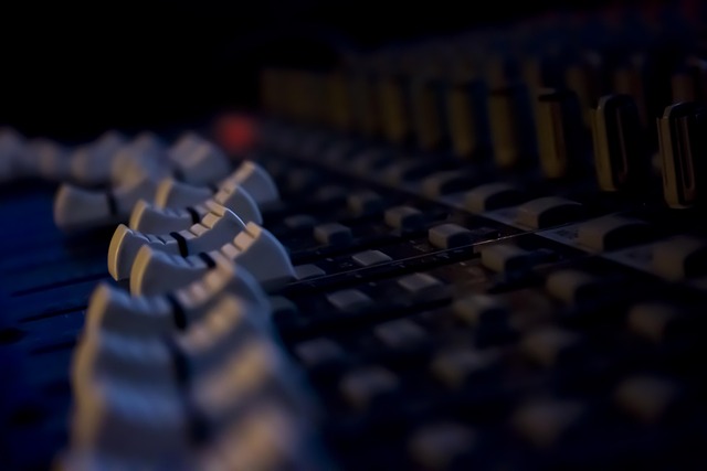 Free Mix Table Studio photo and picture