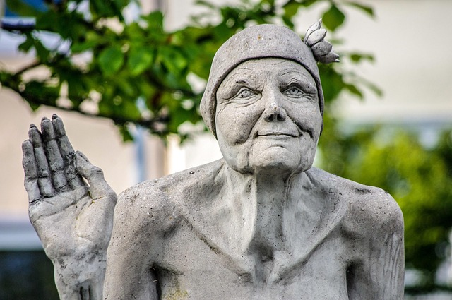 Old, statue, architecture and greeting — photo by rperucho