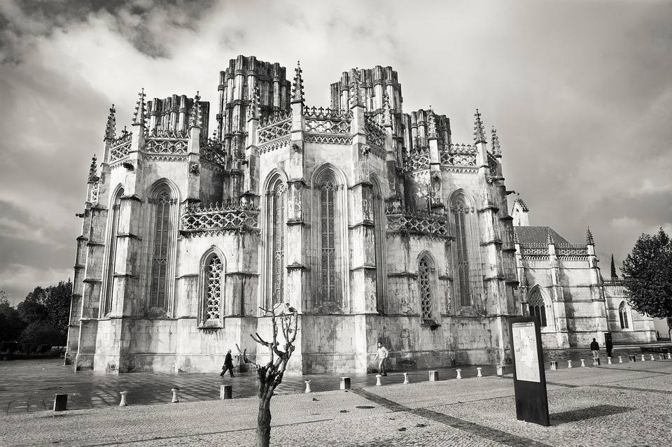 Train, Bus, and Beyond: Navigating Portugal Without Four Wheels