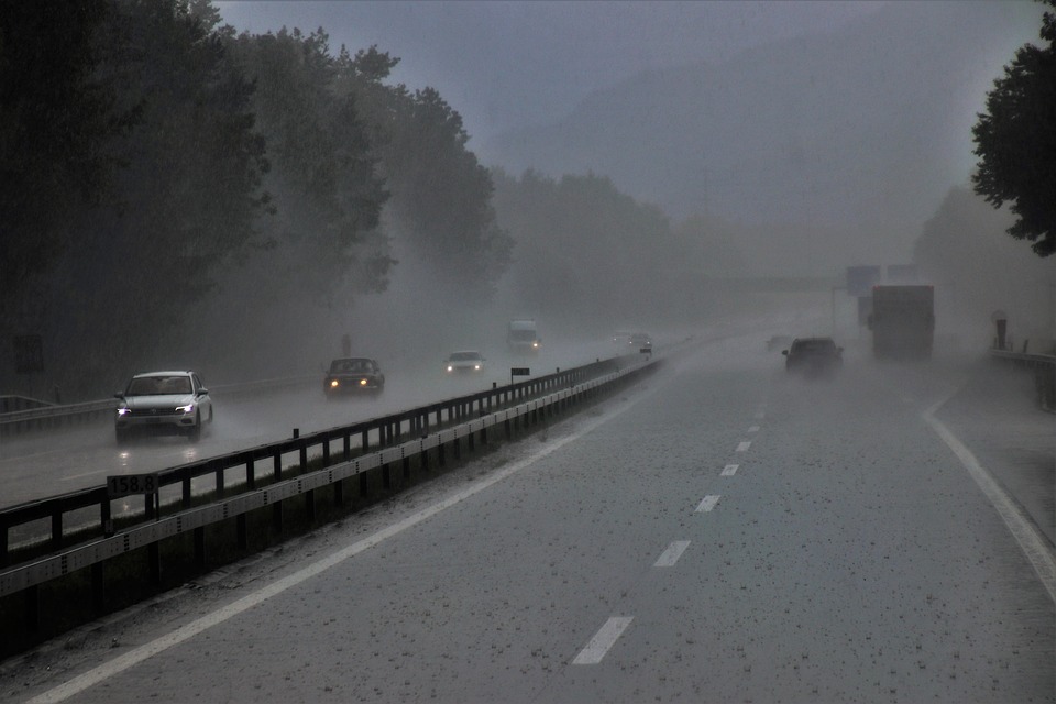 雨 嵐 高速道路 Pixabayの無料写真