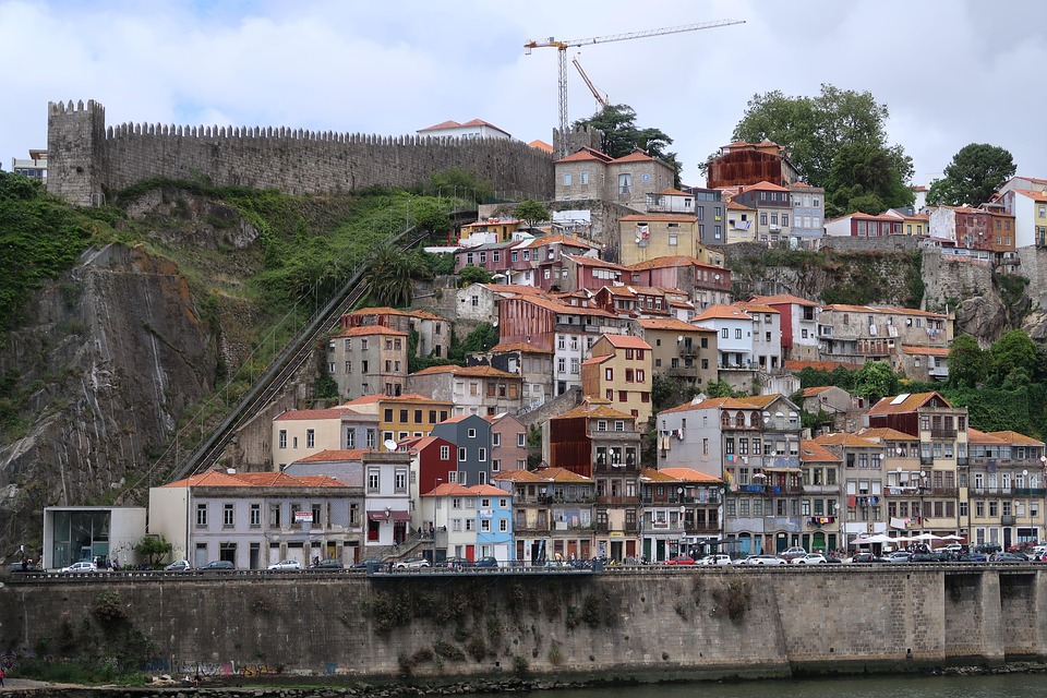 Cultural Hotspots: Stay Where the Heart of Porto Beats
