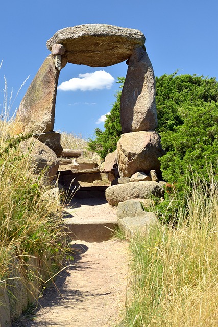 Free Stone Gate Cloud photo and picture