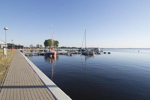 Free Harbor Yachts photo and picture