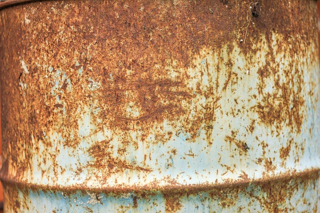 Abstrakt, Ældet, Aluminium, Baggrund
