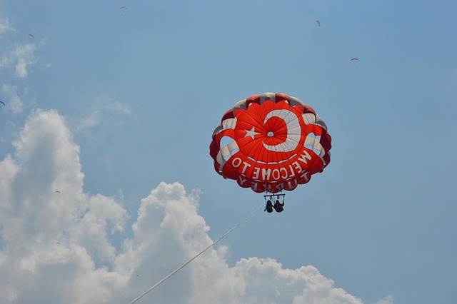 Free Parasailing Parasailers photo and picture