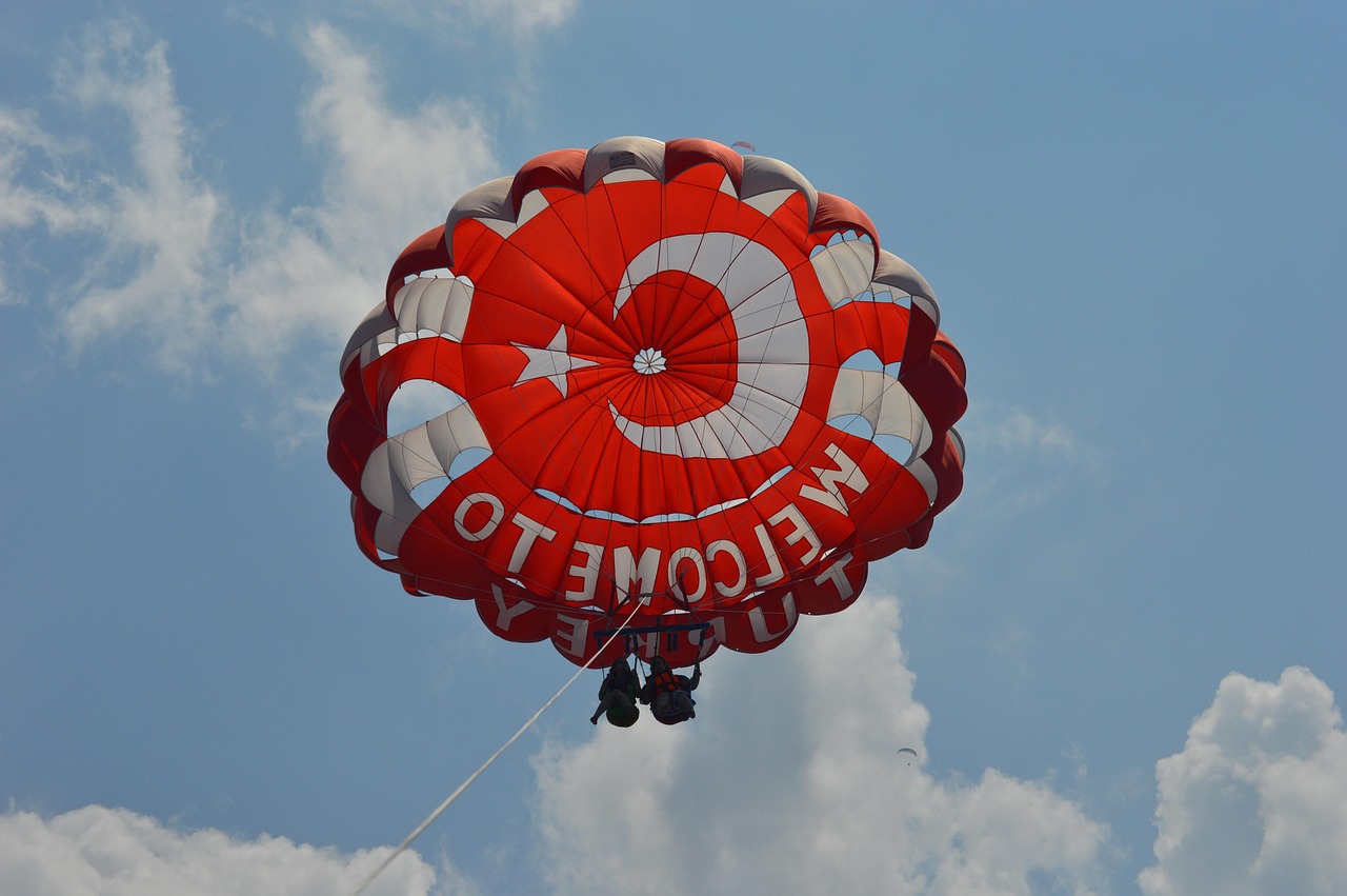 Parasailing - free online jigsaw puzzle photo