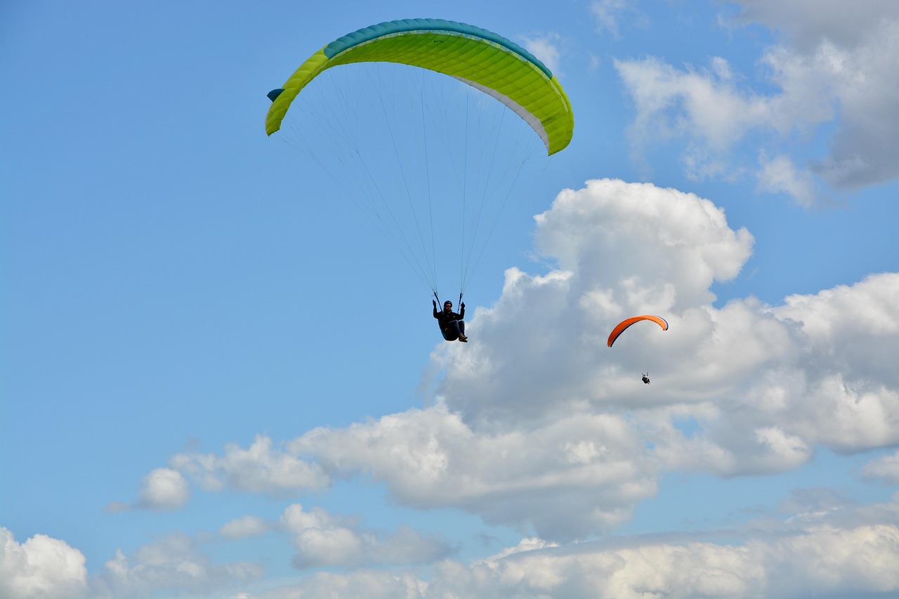 Paragliders - free online jigsaw puzzle photo