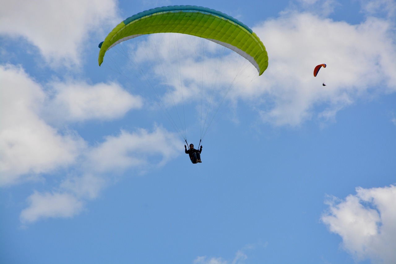 Paragliding - free online jigsaw puzzle photo