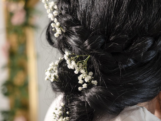 Braut, Haare, Frisur, Hochzeit, Blumen