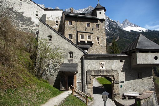 Castelul Arunca, Fortăreață, Perete
