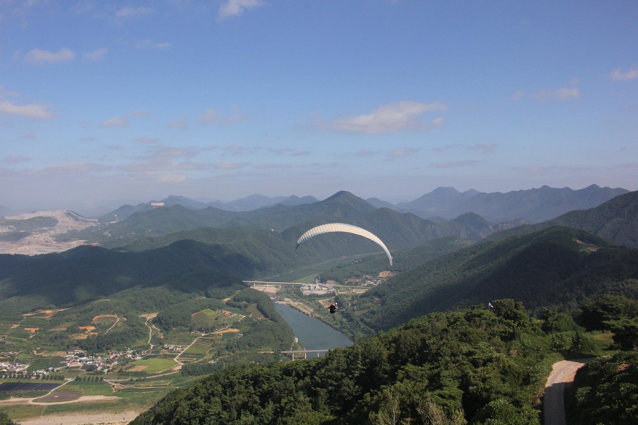 Paragliding - free online jigsaw puzzle photo