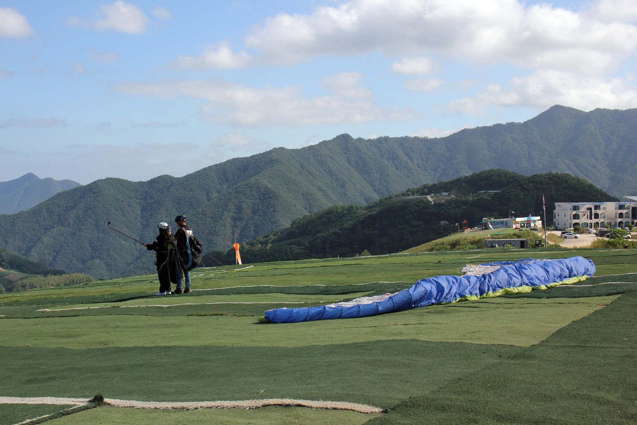Paragliding - free online jigsaw puzzle photo