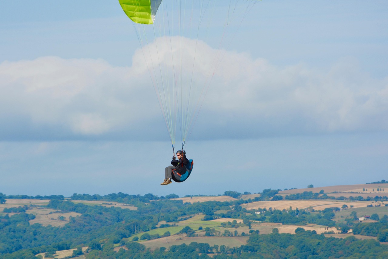 Paragliding - free online jigsaw puzzle photo
