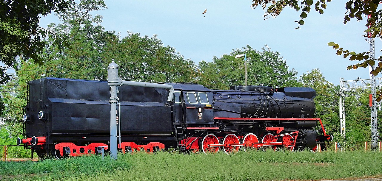 Vintage Steam Train - free online jigsaw puzzle photo