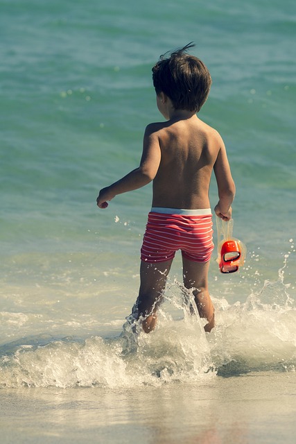 Free Child Sea photo and picture
