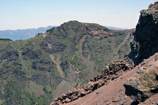 Vesúvio, O Monte Somma, Nápoles