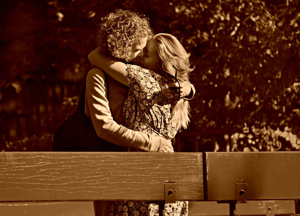 Uomo, Donna, Coppia, Bacio, Amore, Abbraccio