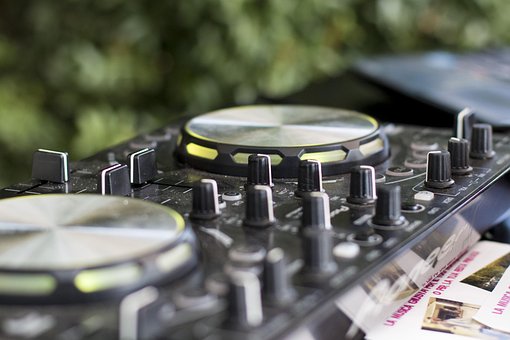 Free Diskjokey Dj photo and picture