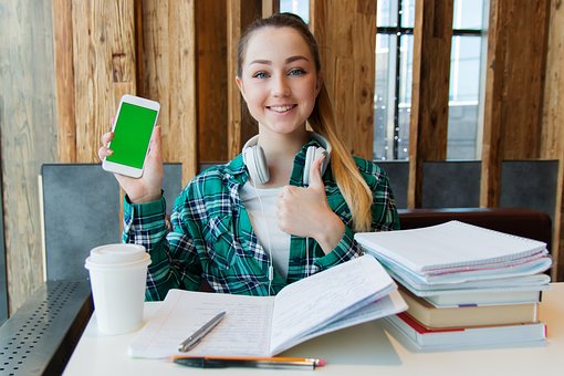 女の子, 若い, 学生, 座ります, テーブル, 図書, ノート, ペン, 研究